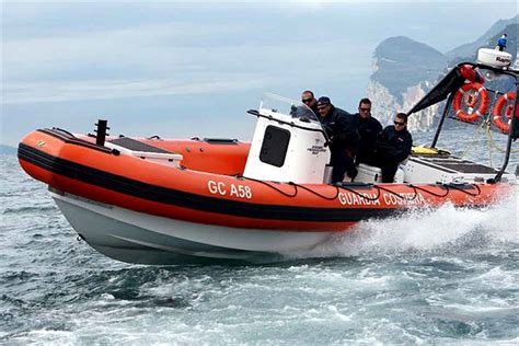 Motoscafo Rischia Di Affondare Guardia Costiera Salva Un Ennegardapost