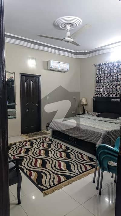 WELL MAINTAINED 3 BED DD PENT HOUSE WITH ROOF FOR SALE Gulistan E