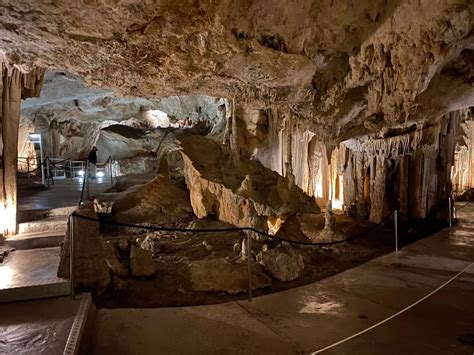 La Cueva de Nerja un museo paleolítico de 40 000 años Rafael Narbona