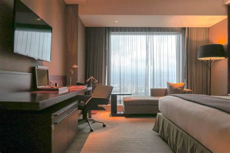 Marco Polo Ortigas Review: Modern Luxury Hotel in Manila | PIERREBLAKE