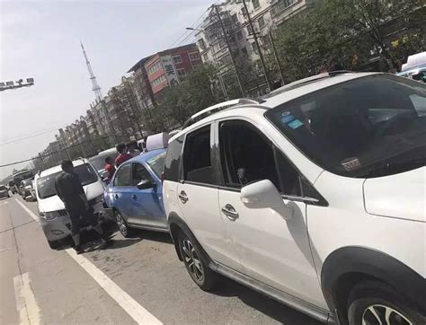 项城光武大道一司机造成连环车祸后逃逸！疑似酒驾！！！ 搜狐汽车 搜狐网