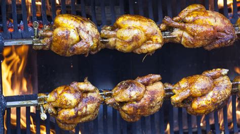 The Broth Trick To Reheat Rotisserie Chicken Without Drying It Out