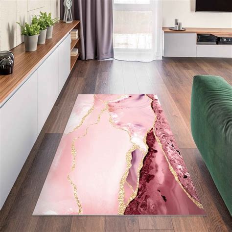 Abstrakte Berge Rosa Mit Goldenen Linien Vinyl Teppich Im Querformat