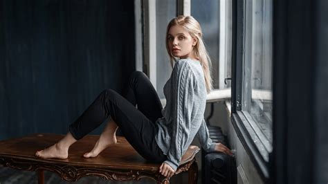 Blonde Barefoot Sitting Looking At Viewer Women Model Women