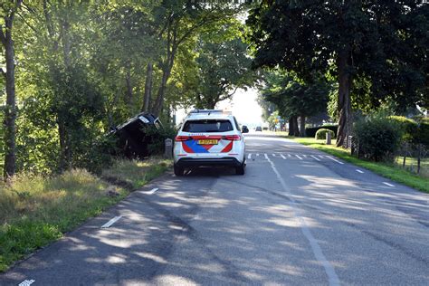 Fotonieuws Automobilist Vliegt Uit De Bocht En Eindigt In Bosschages