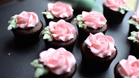 How To Pipe Buttercream Rosettes On Cupcakes Asmr Youtube