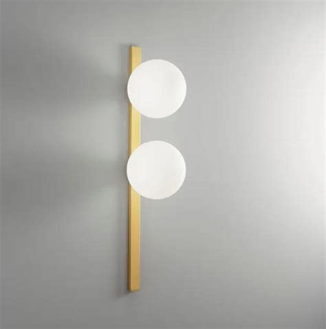 Applique Lampadario A Muro Oro Con Sfere In Vetro Bianco Satinato H 60