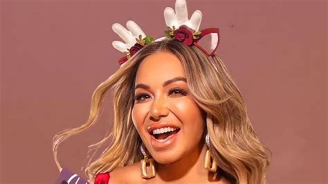 Chiquis Rivera kradnie wygląd i prezentuje swoją smukłą sylwetkę w malutkim czarnym bikini