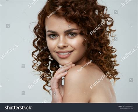 Cheerful Beautiful Woman Curls Naked Shoulders Foto De Stock Shutterstock
