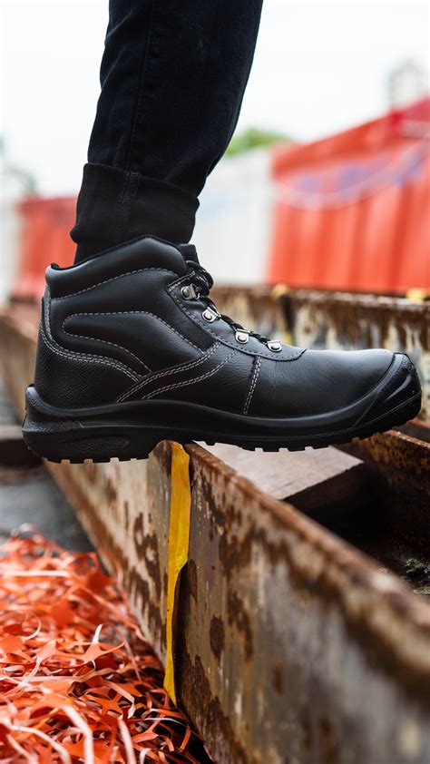 Total 68 Imagen Safety Shoes Singapore Abzlocalmx