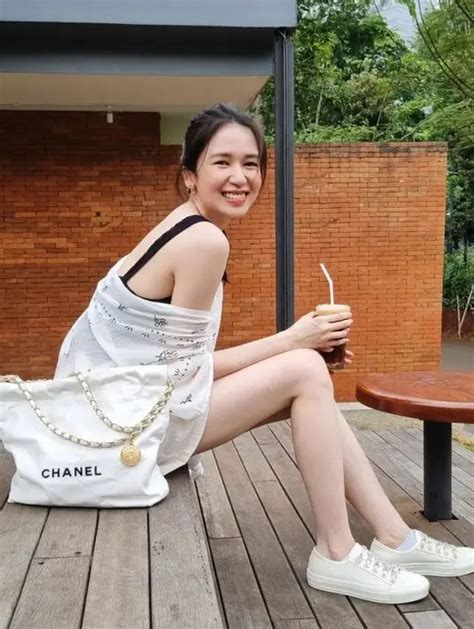 Potret Body Goals Laura Basuki Yang Sukses Bikin Netizen Iri Emak Emak