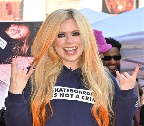 Avril Lavigne, who has sung about Lyme, named to Order of Canada