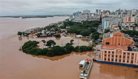 Carta Capital Chuvas no RS imagens mostram inundação nas ruas de