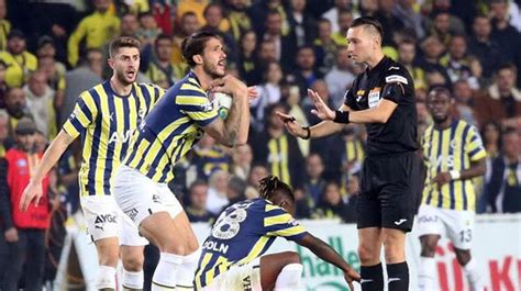 Fenerbahçe Başakşehir maçında çok konuşulan karar Hakem Zorbay Küçük e