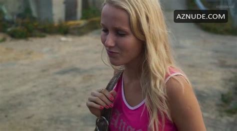 SAARA KADAK Nude AZNude