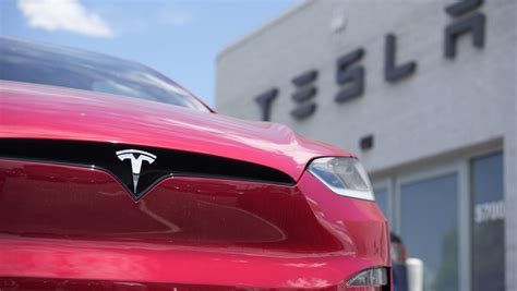 Tesla Stock Egregiously Overvalued Says Analyst