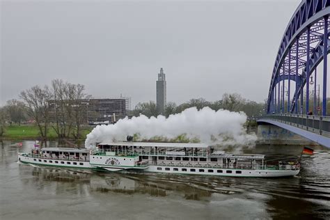 Raddampfer Dresden Auf Der Elbe Magdeburg Auf Einer S Flickr