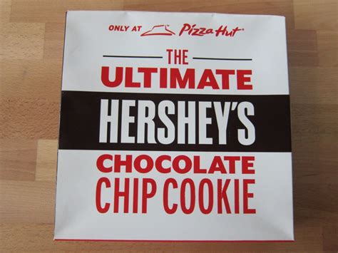 Review: Pizza Hut - Ultimate Hershey's Chocolate Chip Cookie