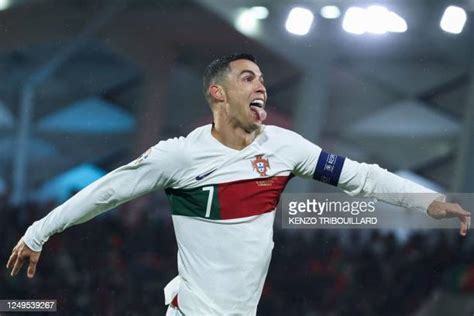 24,084 Cristiano Ronaldo Portugal Team Photos & High Res Pictures ...