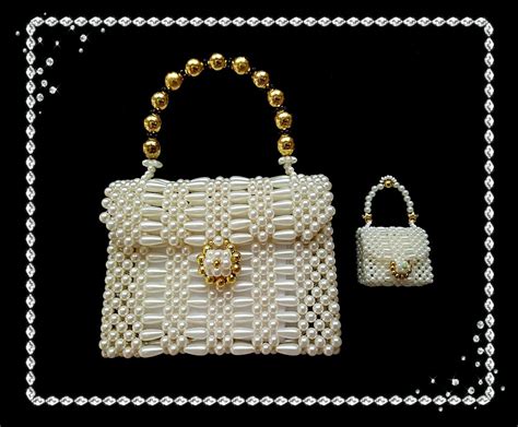 ปักพินในบอร์ด Beaded Lady Bags ลูกปัด