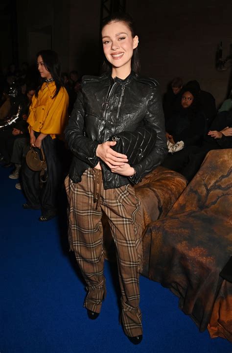 Naked Manucure Cette Tendance Sera Omnipr Sente Ce Printemps Vogue France