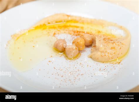 Hummus with pita bread Stock Photo - Alamy