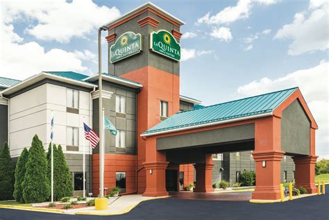 La Quinta Inn & Suites by Wyndham Louisville East | Louisville, KY Hotels