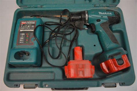 Auction - Cordless screwdriver MAKITA 6271D (4x Set)