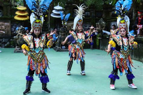 Tari Topeng Ireng Bisa Dikolaborasikan Dengan Segala Jenis Tari