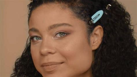 Shop HUDA BEAUTY Nude Obsessions Eyeshadow Palette Nude Medium Online Best Price