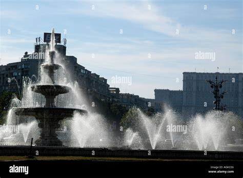 Bucuresti, Piata Unirii, fountain Stock Photo - Alamy