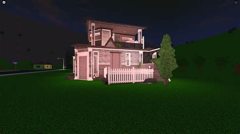 more modern home w/ pink lighting : r/Bloxburg