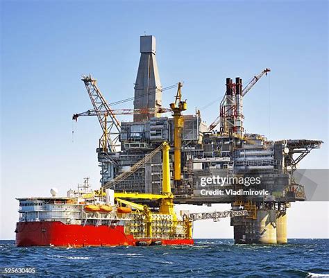 2,812 Offshore Rig Construction Stock Photos, High-Res Pictures, and Images - Getty Images