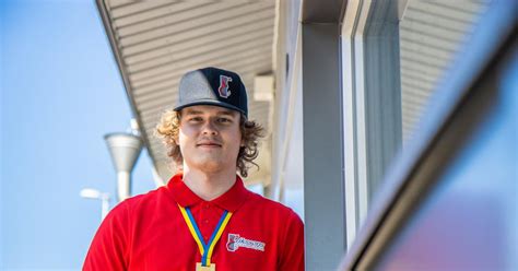 Elias, 18, bäst i Sverige av unga plåtslagare: "Drömjobbet är att göra ...
