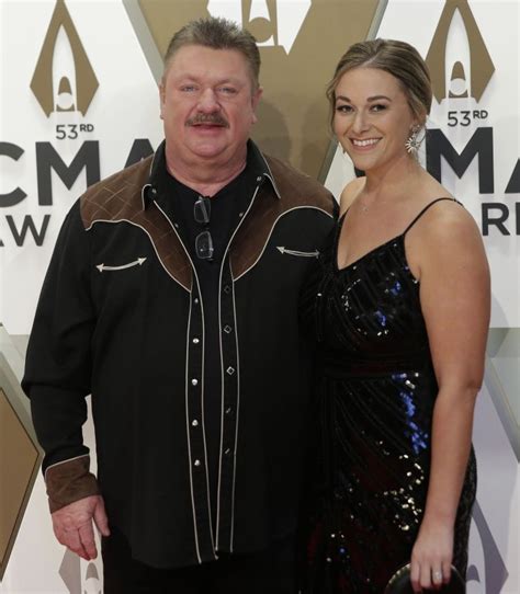 Singer Joe Diffie Cbs Journalist Maria Mercader Die Of Coronavirus