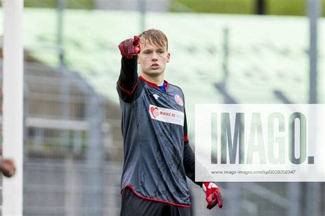 Torhueter Finn Dahmen Nr 1 1 FSV Mainz 05 Fortuna Duesseldorf Vs 1