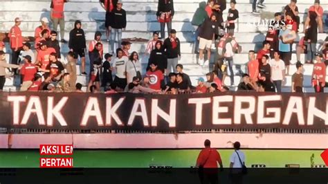 Suporter Ricuh Laga Persahabatan Deltras Sidoarjo VS Gresik United