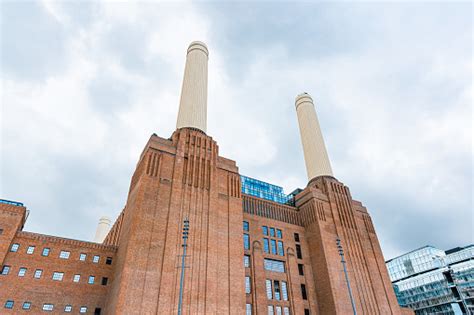 Battersea Power Station Chimneys In London Stock Photo - Download Image Now - 1930-1939, Air ...