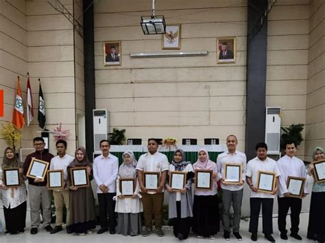 Febi Uin Alauddin Beri Penghargaan Bagi Dosen Dan Tendik Berprestasi