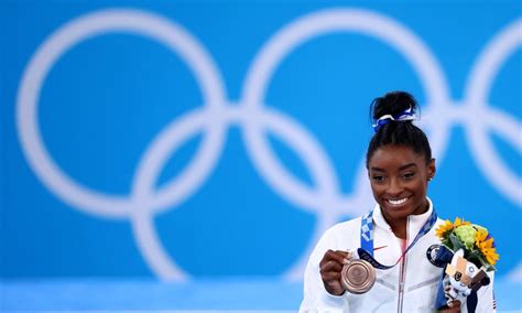 Simone Biles regresó a la competencia y ganó el bronce en la barra de