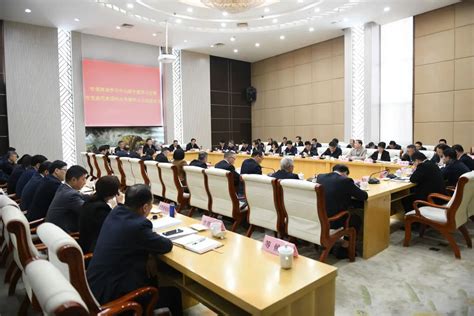 市委理论学习中心组举行专题学习会暨市党政代表团外出考察学习小结座谈会澎湃号·政务澎湃新闻 The Paper