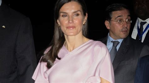 Ni negro ni nude estos son los zapatos infalibles para combinar con todo según la reina