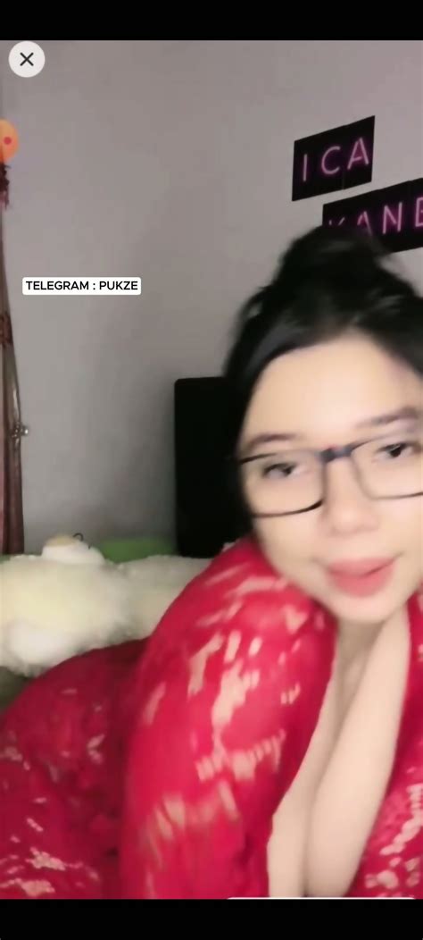 Ica Kane Toge Baik Hati Telanjang Dada Lingerie