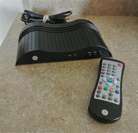 GE 22729 Digital To Analog TV DTV Converter Box W REMOTE Works Great