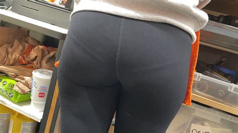 Tight Brunette Vpl Spandex Leggings Yoga Pants Forum