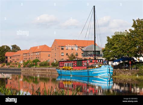 Moored Boat River Trent Hi Res Stock Photography And Images Alamy