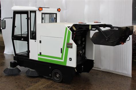 Multi Functional Road Sweeper Automatic Floor Sweeper Cleaning Machine