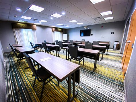 Hampton Inn & Suites Charlotte-Airport - Home