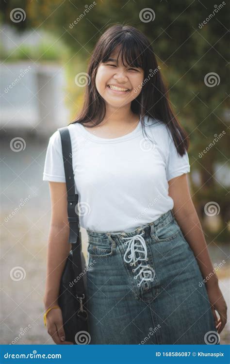 Adolescent Asiatique Gay Reposant Dans Un Parc Public Image Stock Image Du Attrayant Mignon