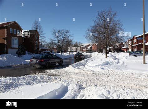 Residential street hi-res stock photography and images - Alamy